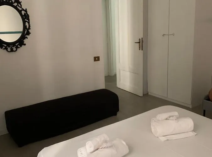 Mc - Piazza Mancini ローマ