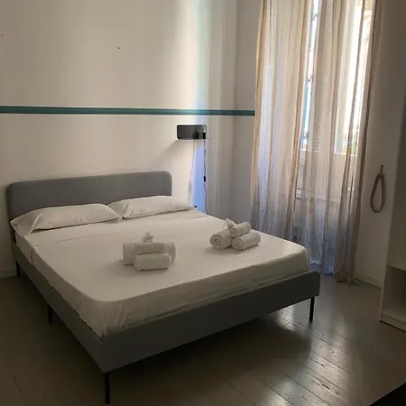 Mc - Piazza Mancini ローマ